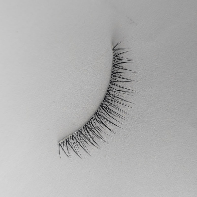 Cils en cheveux synthétiques